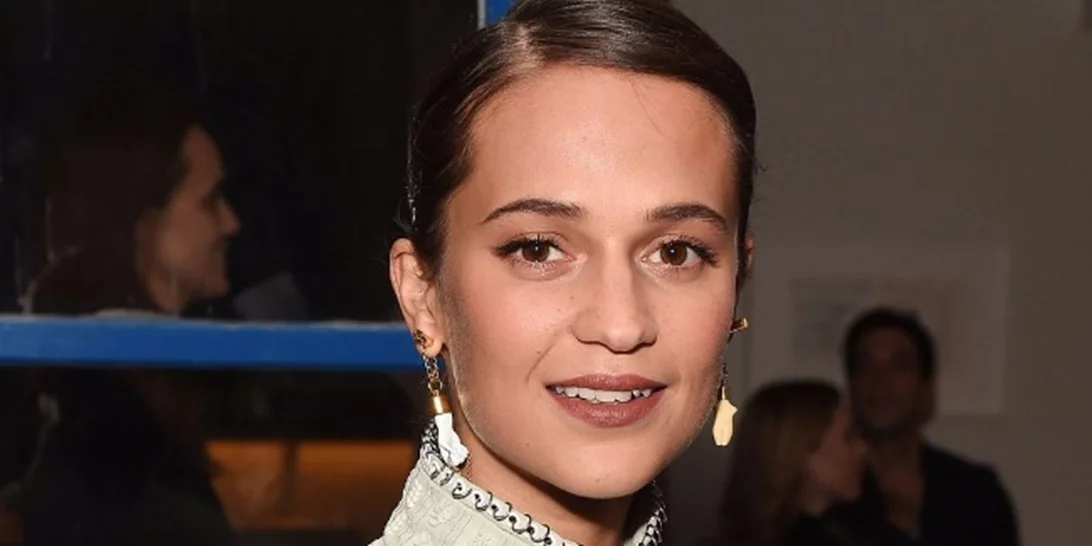 Η Alicia Vikander φόρεσε το πιο όμορφο vintage φόρεμα από τον Οίκο Chloé