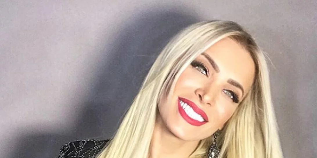 Κατερίνα Καινούργιου | Στόλισε το Χριστουγεννιάτικο δέντρο στο πατρικό της