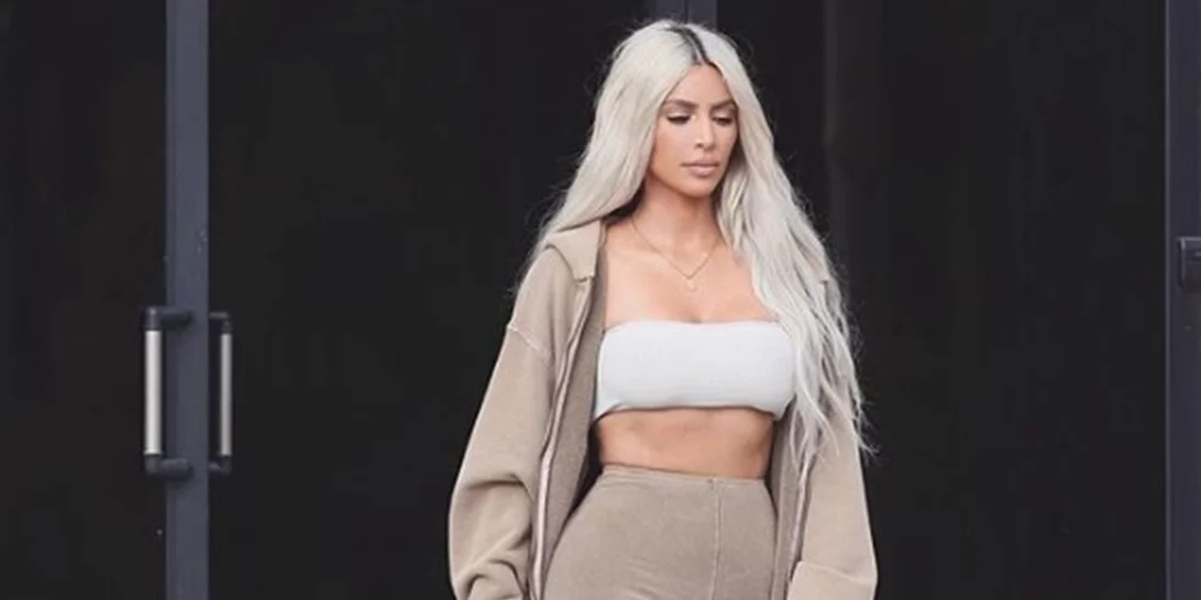 Η Kim Kardashian μας δείχνει την απίστευτα αδύνατη μέση της!