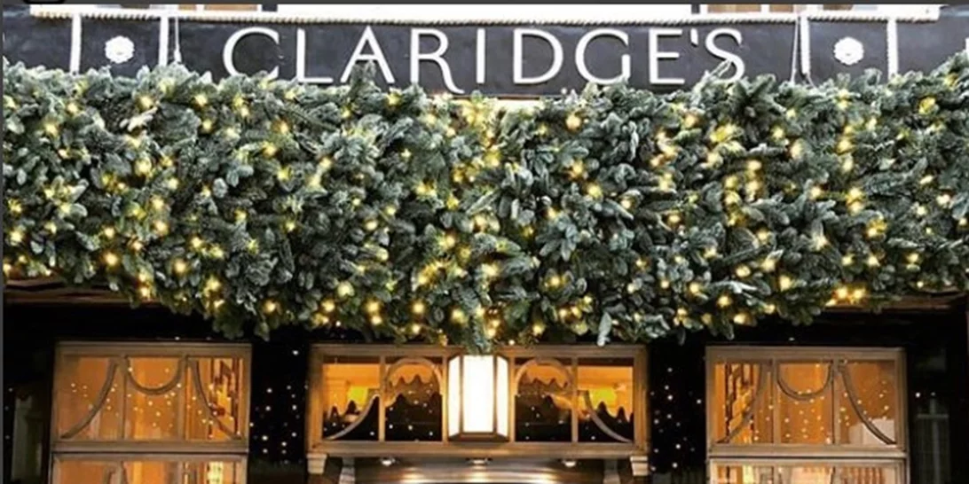 Karl Lagerfeld | Σχεδίασε το φετινό χριστουγεννιάτικο δέντρο του Claridge's