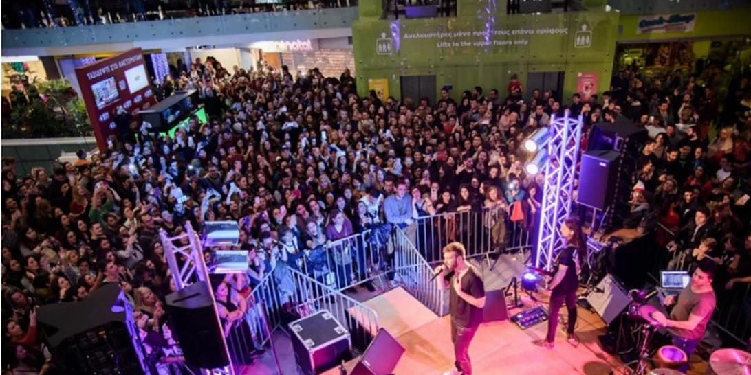 «Christmas Live Stage» | Ο Γιώργος Σαμπάνης και οι Goin’ Through μάγεψαν στο Athens Metro Mall!