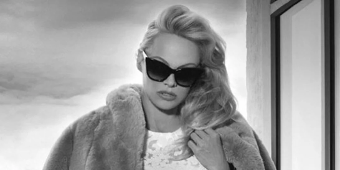 Pamela Anderson | Έκανε δώρο στην Kim Kardashian μια γούνα – αλλά γιατί;