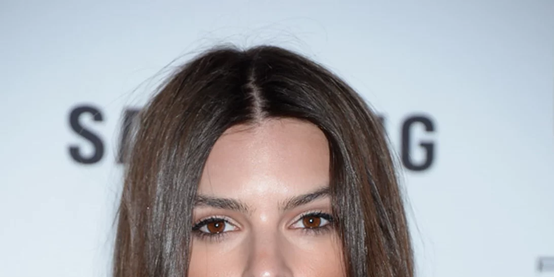 Η Emily Ratajkowski φόρεσε το τέλειο Mango τσαντάκι που δεν κοστίζει ούτε 20 ευρώ