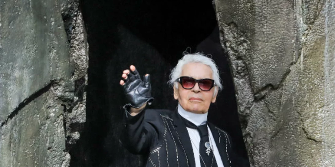 Ο Karl Lagerfeld σχεδίασε τον Harvey Weinstein ως γουρούνι στη νέα του γελοιογραφία