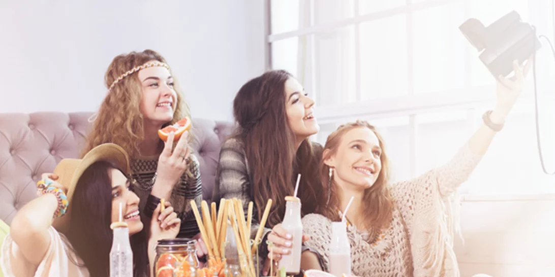 Βράδυ με φίλες στο σπίτι; Το Μακεδονικό Ταχίνι έχει τη λύση!