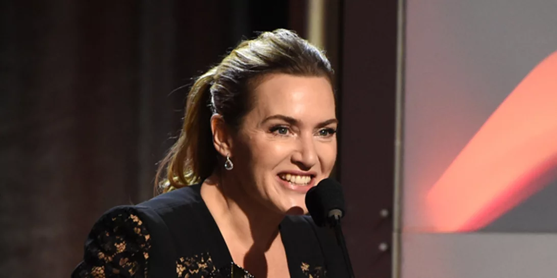 Η Kate Winslet φίλησε επί σκηνής την ηθοποιό Alisson Janey