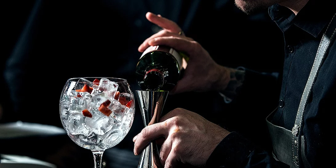 7 εύκολα cocktails με gin για να κάνεις bar το σπίτι σου