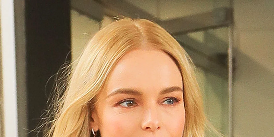 Δερμάτινη μίνι φούστα: Πώς θα τη συνδυάσεις τώρα για να είσαι super cool