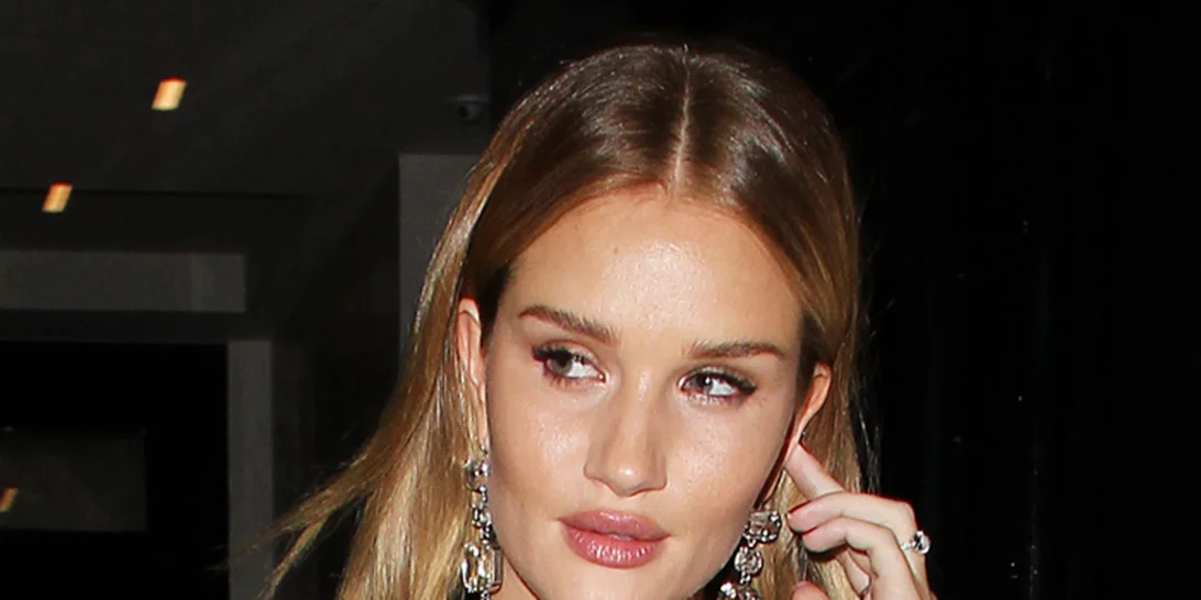 Rosie Huntington-Whiteley: Το βραδινό ντύσιμο που θα αντιγράψουμε