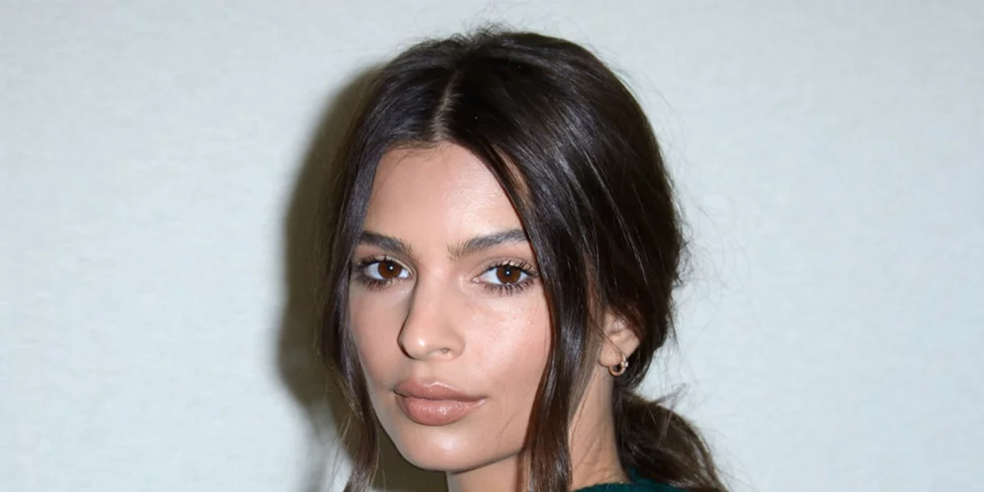 H Emily Ratajkowski δοκίμασε ήδη το απόλυτο καλοκαιρινό μακιγιάζ - και ζηλεύουμε!