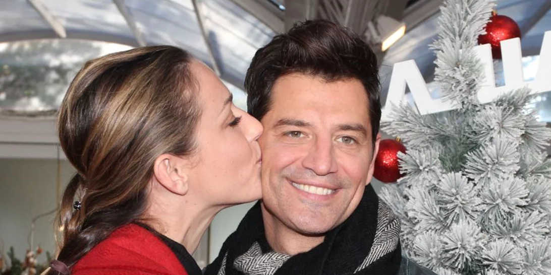 Σάκης Ρουβάς & Κάτια Ζυγούλη | Αγκαλιές και φιλιά στο χριστουγεννιάτικο bazzar της "Ελπίδας"