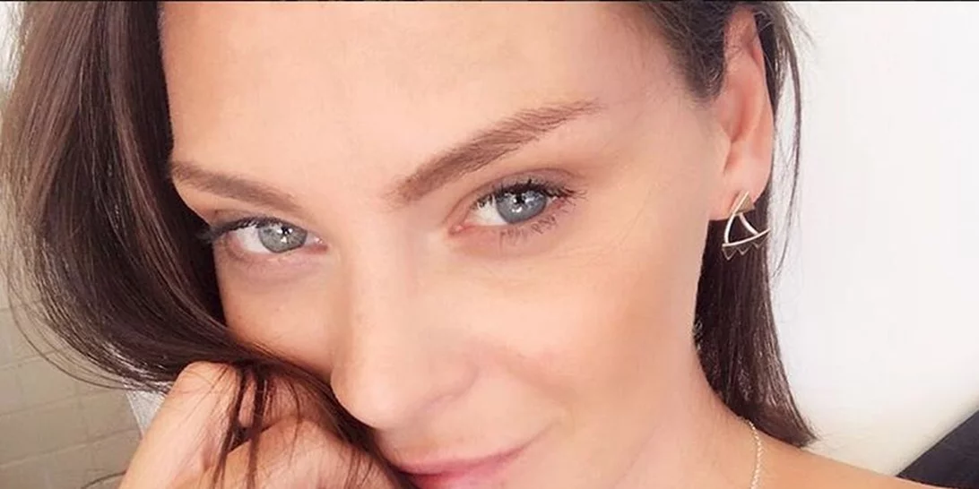 Υβόννη Μπόσνιακ | Στόλισε το γραφείο της για τα Χριστούγεννα