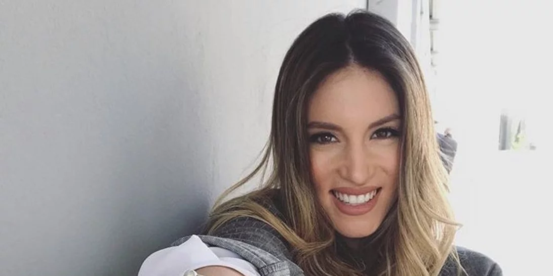 Αθηνά Οικονομάκου | Glamorous εμφάνιση σε Χριστουγεννιάτικο mood