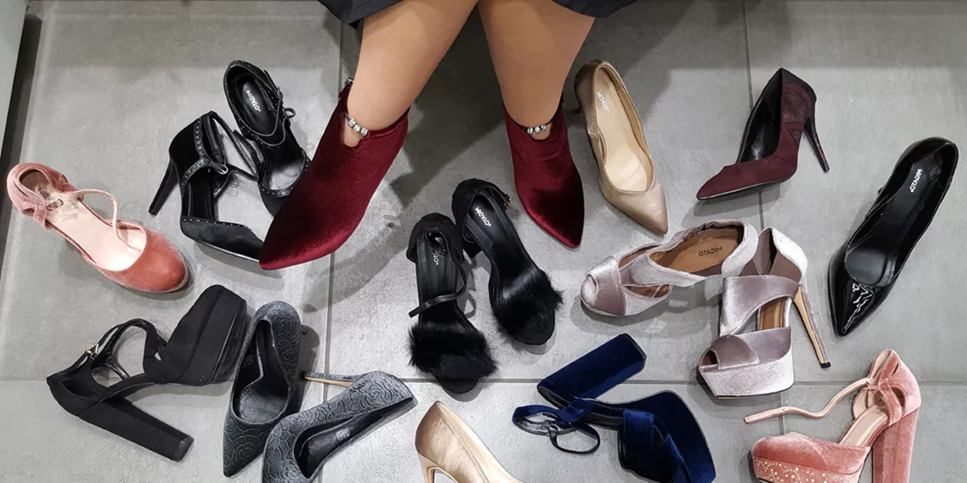 8 παπούτσια και τσάντες που θα μεταμορφώσουν γιορτινά κάθε look σου