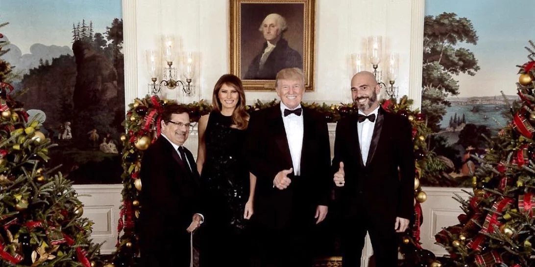 Η χριστουγεννιάτικη φωτογραφία του Βαλάντη με τον Donald Trump