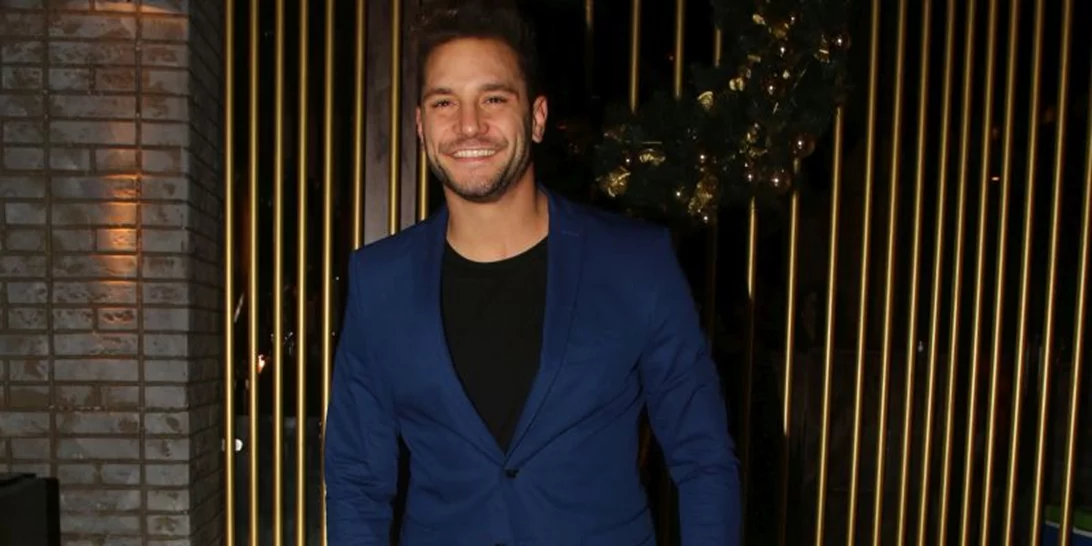 Ευθύμης Ζησάκης | Σπάνια δημόσια εμφάνιση με την κούκλα σύντροφό του