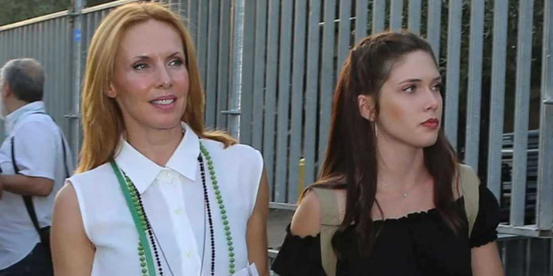 Εβελίνα Παπούλια | Μετράει αντίστροφα και νοσταλγεί την κόρη της