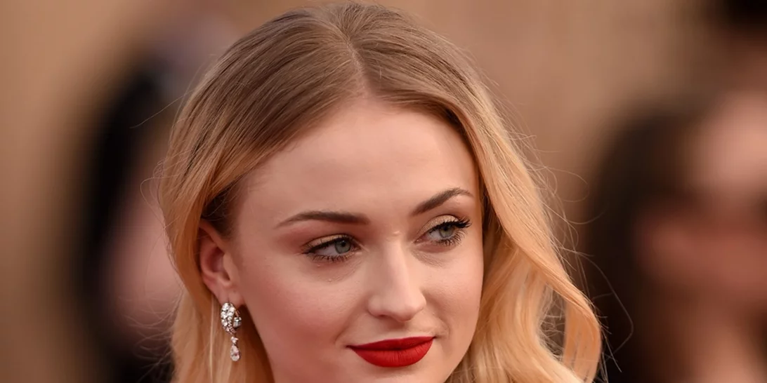 Η Sophie Turner έχει μία εκπληκτική φωνή και αυτό το video το αποδεικνύει!
