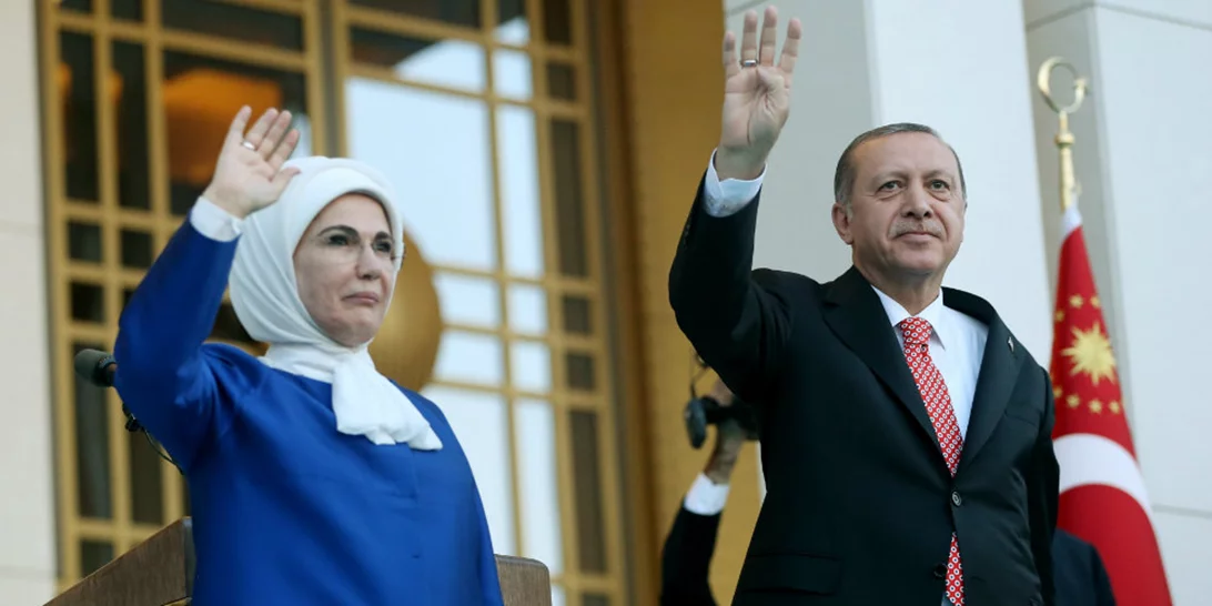 Emine Erdoğan: Ποια είναι η δυναμική Πρώτη Κυρία δίπλα στον Recep Tayyip;