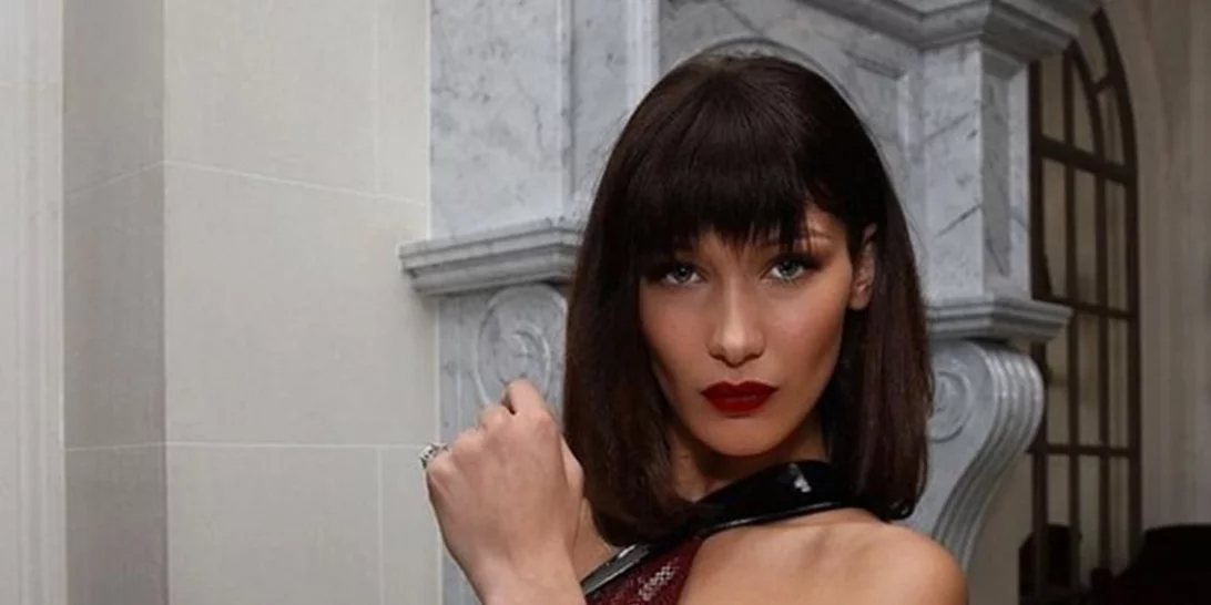 Bella Hadid | Το... ατυχηματάκι της στην πασαρέλα της Εβδομάδας Υψηλής Ραπτικής