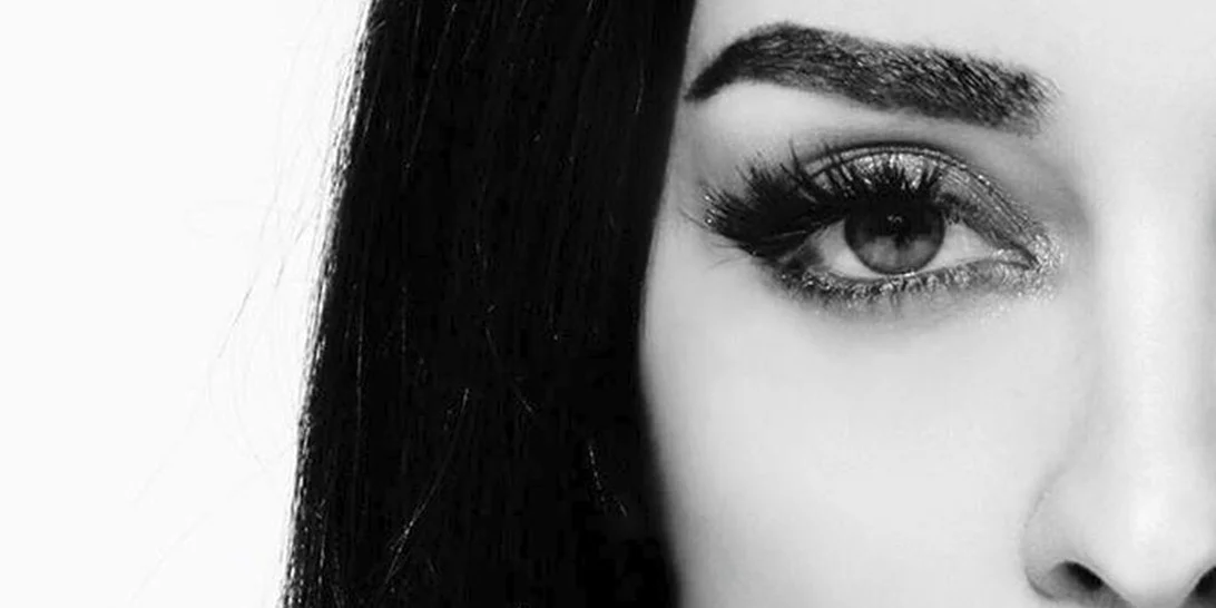 Ελένη Φουρέιρα | Σε κλίμα Χριστουγέννων με ένα λαμπερό inspired look