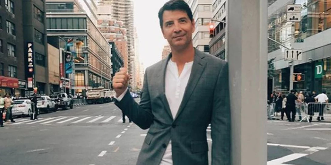 Σάκης Ρουβάς | Μάγεψε στην πρεμιέρα στο Estate Athens Club