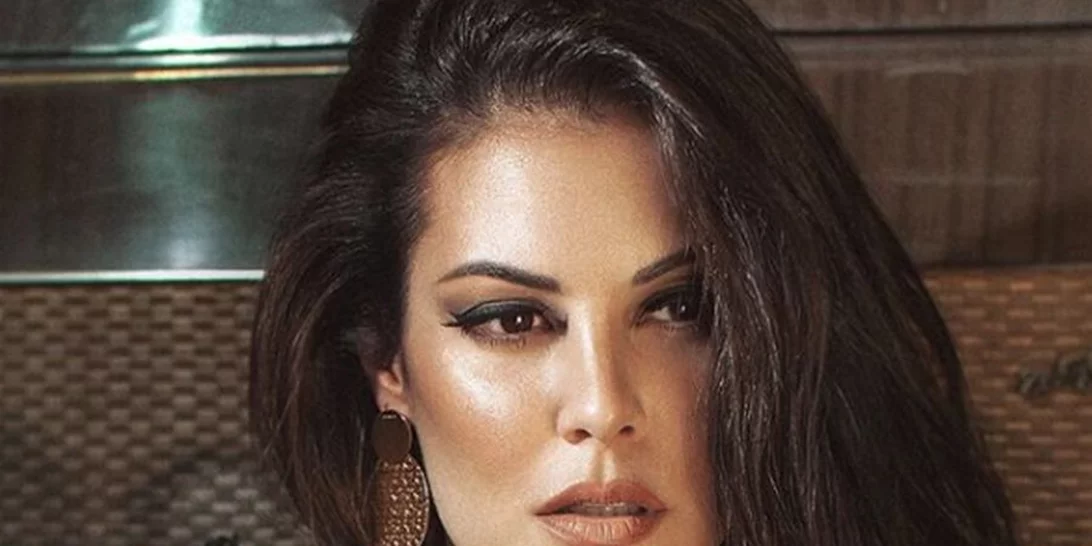 Μαρία Κορινθίου | Στόλισε το χριστουγεννιάτικο δέντρο