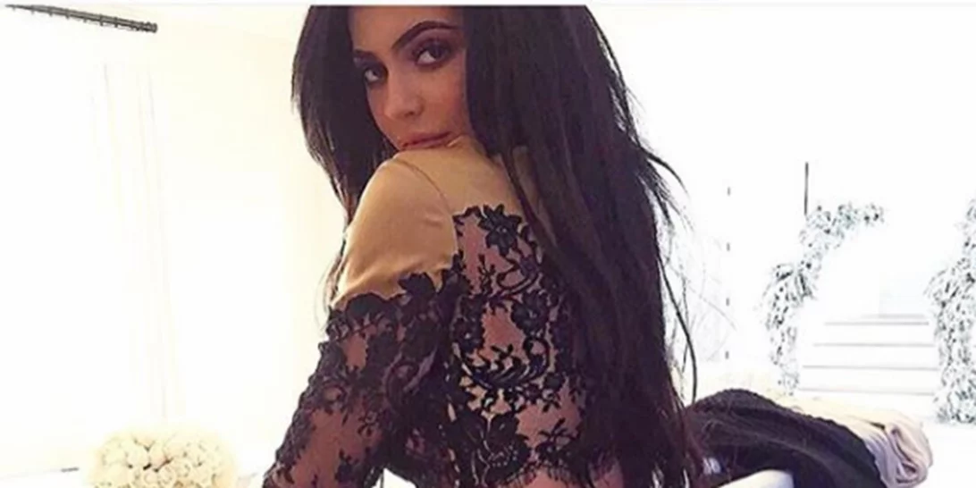 Kylie Jenner | Οι πρώτες φωτογραφίες με την φουσκωμένη της κοιλίτσα είναι γεγονός