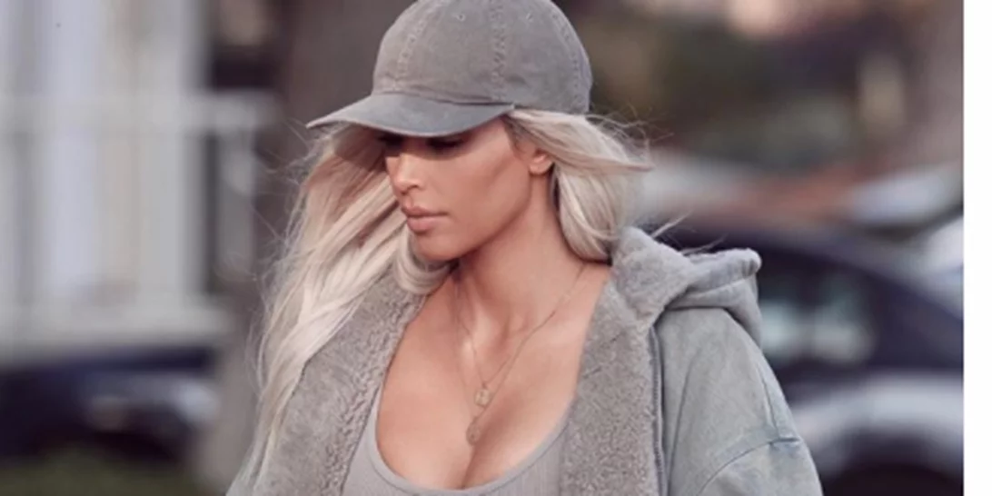 Η Kim Kardashian εντυπωσιάζει με vintage Dior φόρεμα του 1997