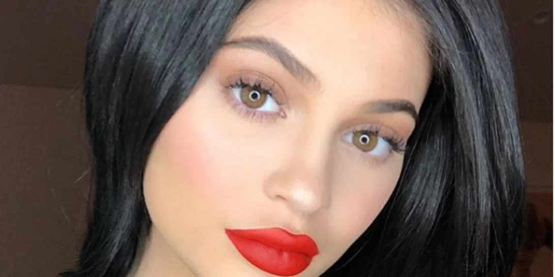H χριστουγεννιάτικη φωτογραφία της Kylie Jenner δεν είναι αυτό που περιμέναμε