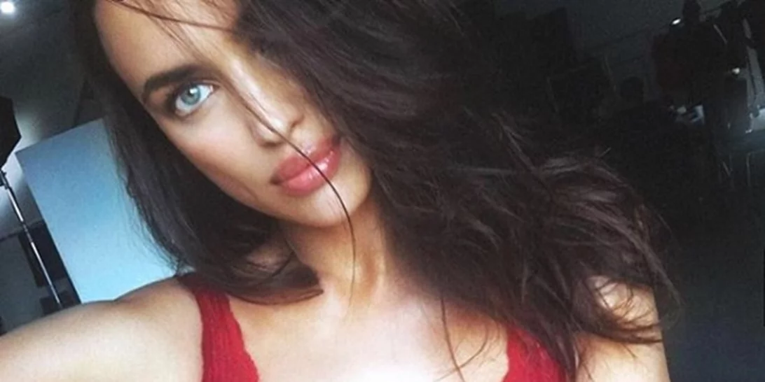 Irina Shayk | Γυμνή για διαφήμιση... βιβλίου!