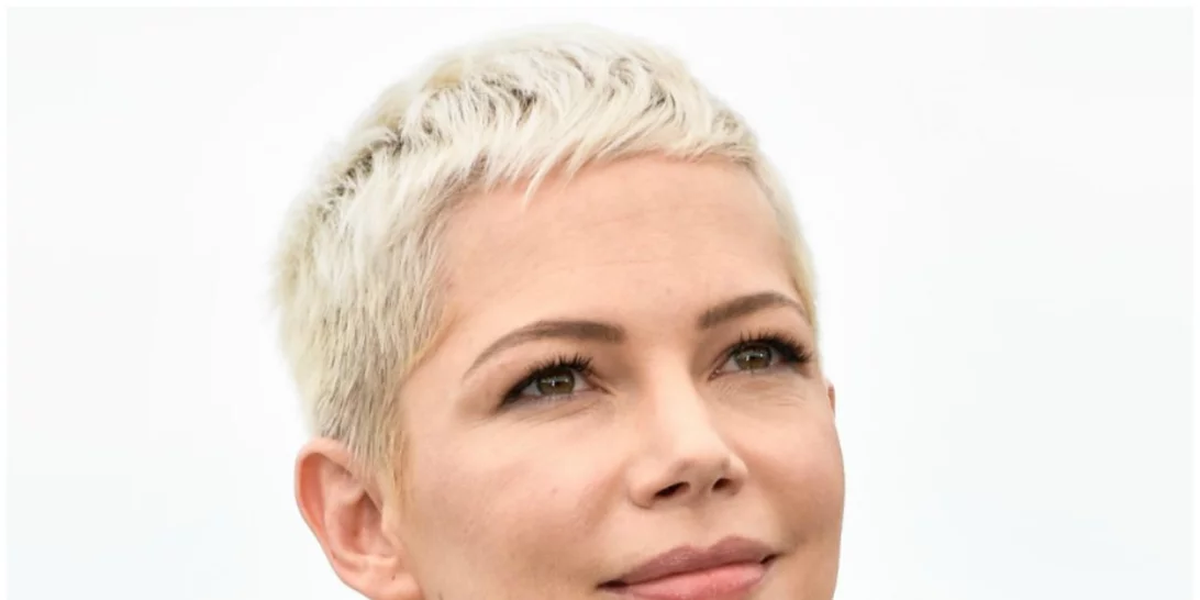 Συνδύασε το ροζ κραγιόν με το αγαπημένο σου κόκκινο φόρεμα όπως η Michelle Williams!