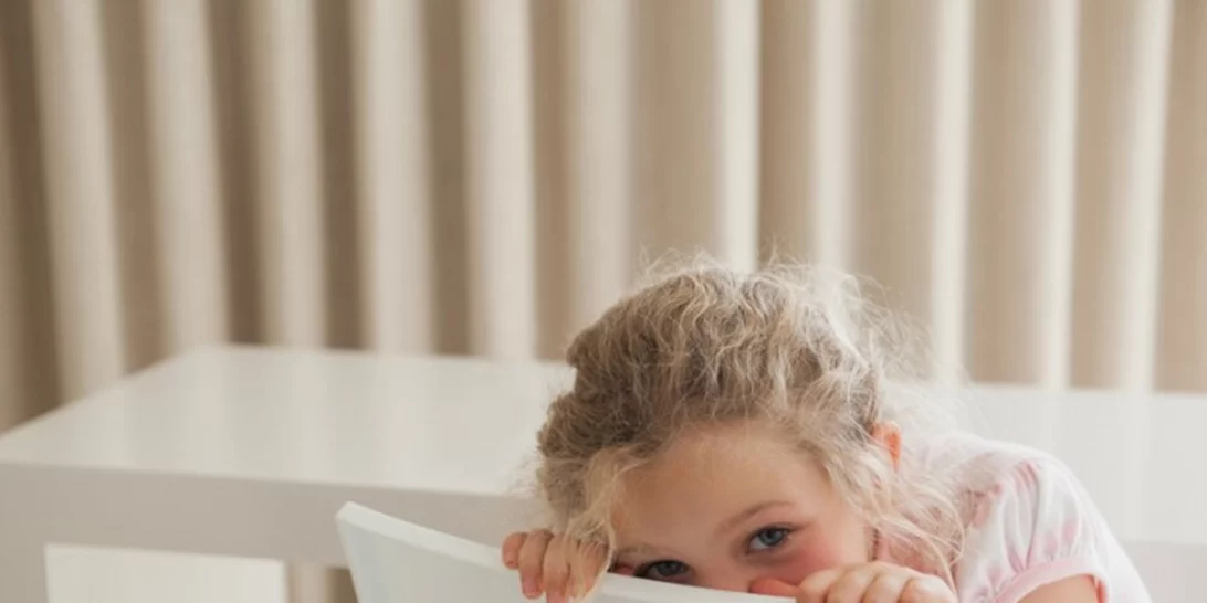 6 τρόποι για να ενθαρρύνουμε ένα ντροπαλό – διστακτικό παιδί