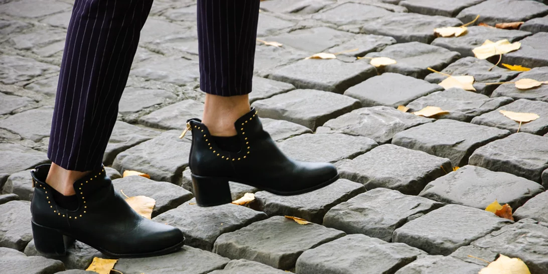 Σε «χτύπησαν» τα καινούρια παπούτσια; Με αυτό το κόλπο θα τα «ανοίξεις»!