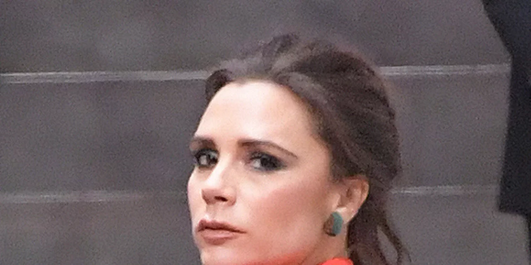 Victoria Beckham: Το εορταστικό outfit που μας ενθουσίασε