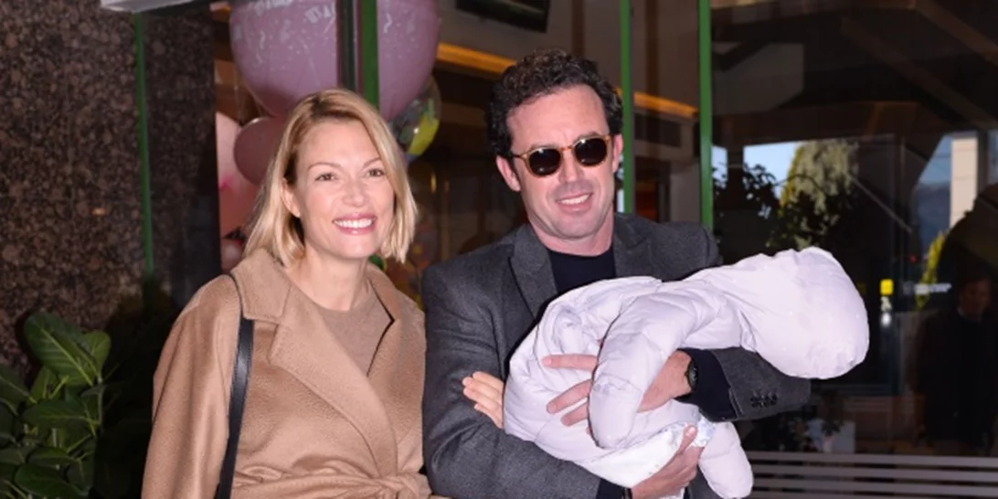 Βίκυ Καγιά | Η έξοδος με τον Ηλία Κρασσά και τον γιο τους από το μαιευτήριο