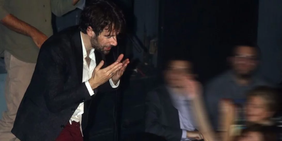 Κωστής Μαραβέγιας | Οι τρυφερές κινήσεις από σκηνής για τη Σωτηροπούλου