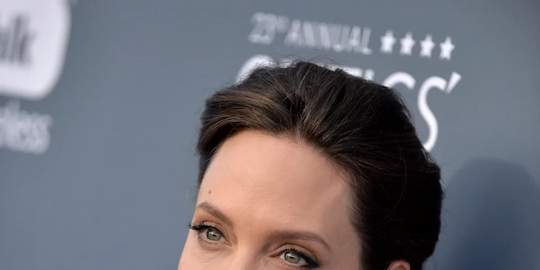 Τι σημαίνει θηλυκότητα για την πιο... θηλυκή γυναίκα, την Angelina Jolie;