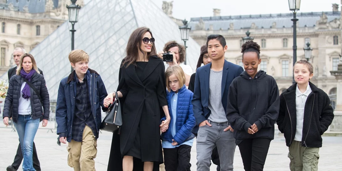 Angelina Jolie | Γιατί κινδυνεύει να χάσει την κηδεμονία των έξι παιδιών της;