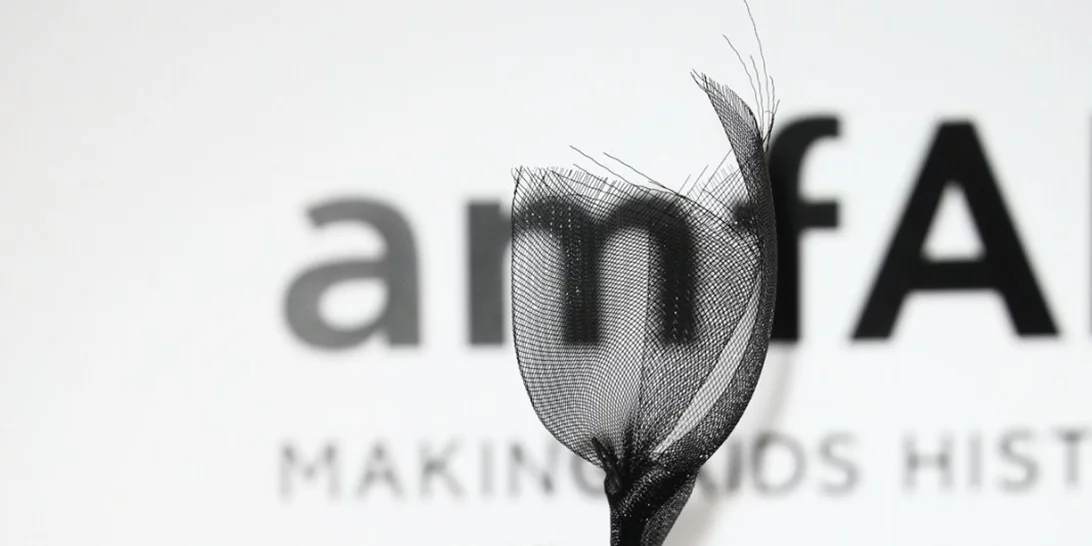 H Dita Von Teese "αδειάζει" το Hollywood!