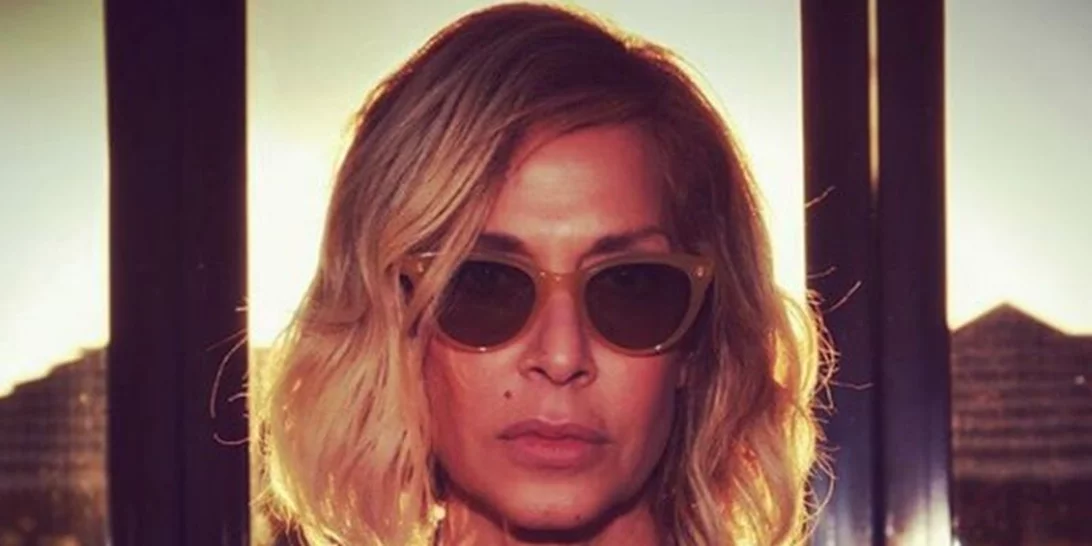 Άννα Βίσση | Βόλτα στο κέντρο της Αθήνας μαζί με τον Νίκο Καρβέλα