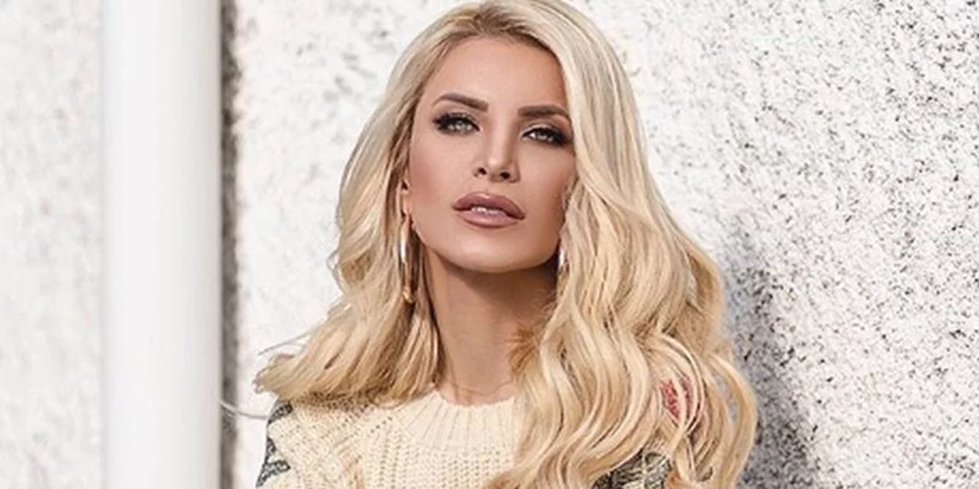 Κατερίνα Καινούργιου | Νυχτοπερπατήματα στο κέντρο της Αθήνας