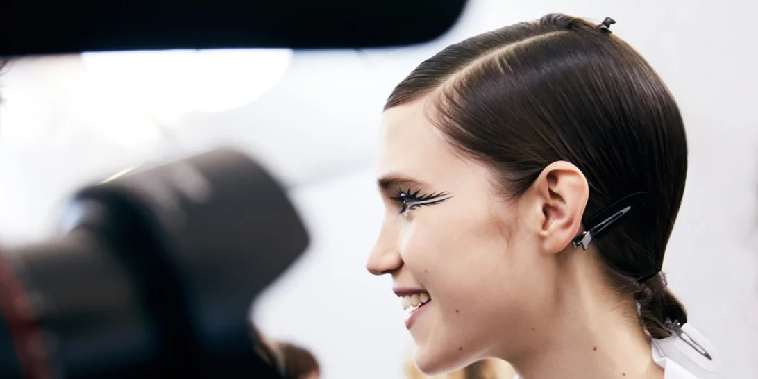 Το πιο εντυπωσιακό μακιγιάζ της Couture Week: Βρεθήκαμε στα παρασκήνια του show Dior