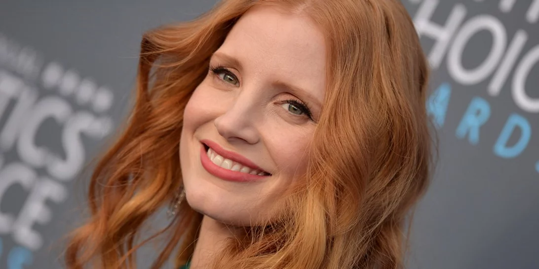 Η Jessica Chastain τολμάει το κοντό καρέ στα κόκκινα μαλλιά! Πώς είναι η αλλαγή αυτή άραγε;