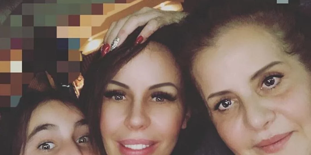 Ιωάννα Λίλη | Η γλυκιά selfie με την μητέρα και την κόρη της