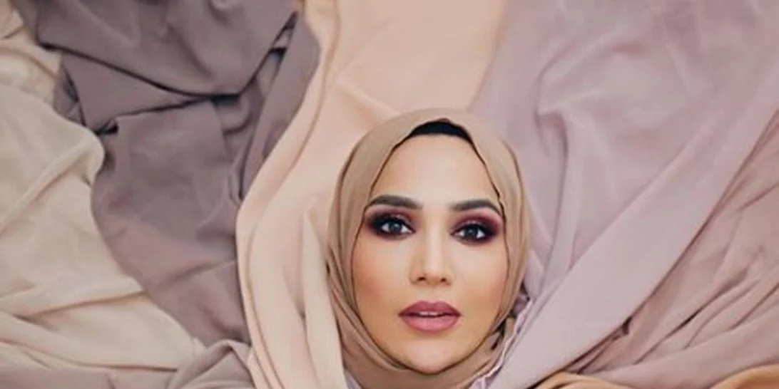 Amena Khan | H beauty blogger από το Ισραήλ αποχωρεί από την καμπάνια της L'oreal