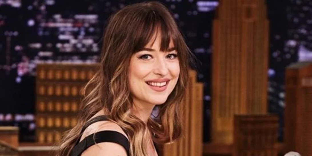 Η Dakota Johnson μιλά για την πιο viral στιγμή των φετινών Χρυσών Σφαιρών!