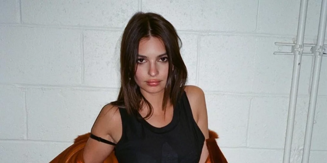 Η Emily Ratajkowski πρωταγωνιστεί στην πρώτη της beauty καμπάνια