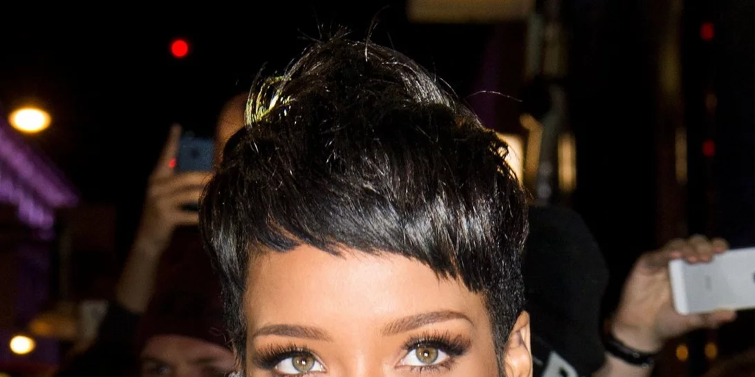 Αυτό το άρθρο θέλει να σε πείσει να φορέσεις μπλε κραγιόν