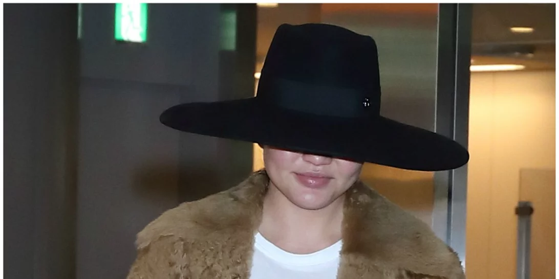 Chrissy Teigen | Το look που μας θύμισε Bianca Jagger και λατρέψαμε!